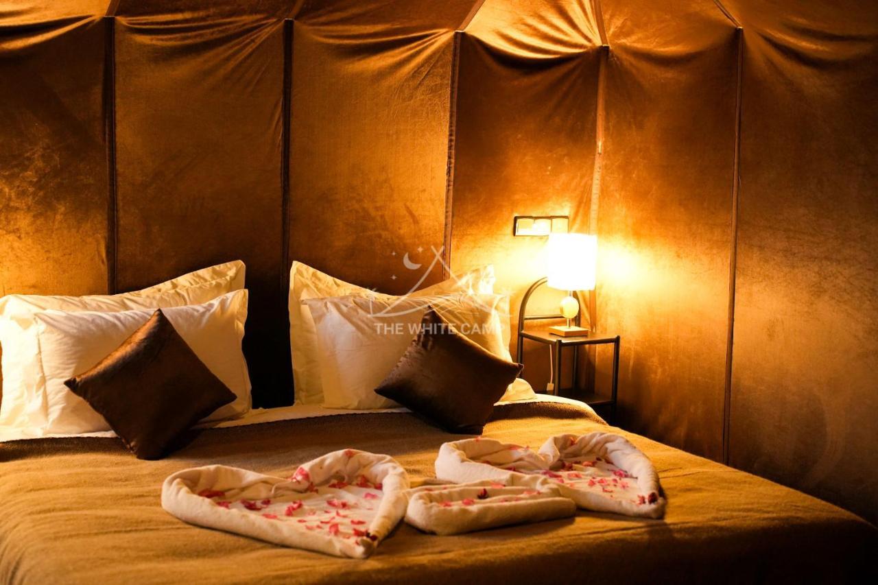 The White Camp - Your Merzouga Luxury Desert Camp & Erg Chebbi Dunes Camel Riding Exterior photo